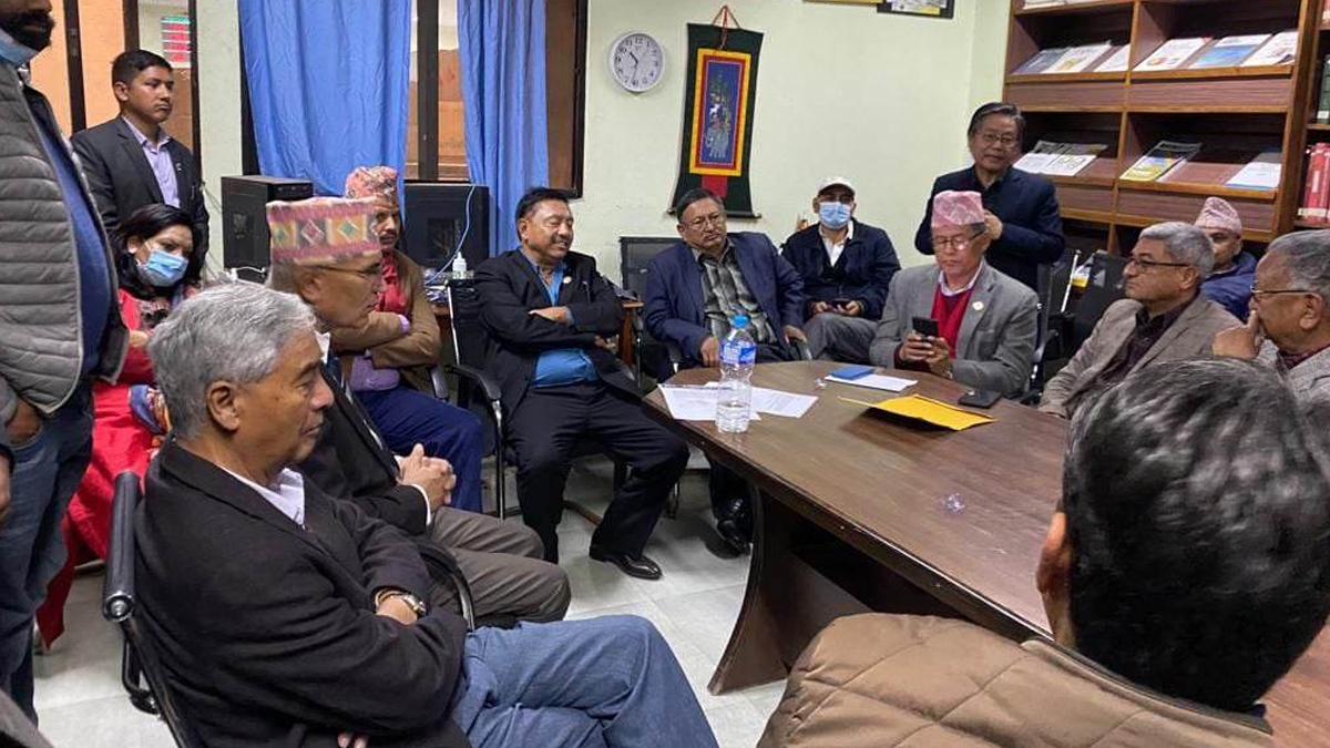 भण्डारीको स्वास्थ्य अवस्था बुझ्न सभापति देउवा र सभामुख घिमिरे अस्पतालमा 